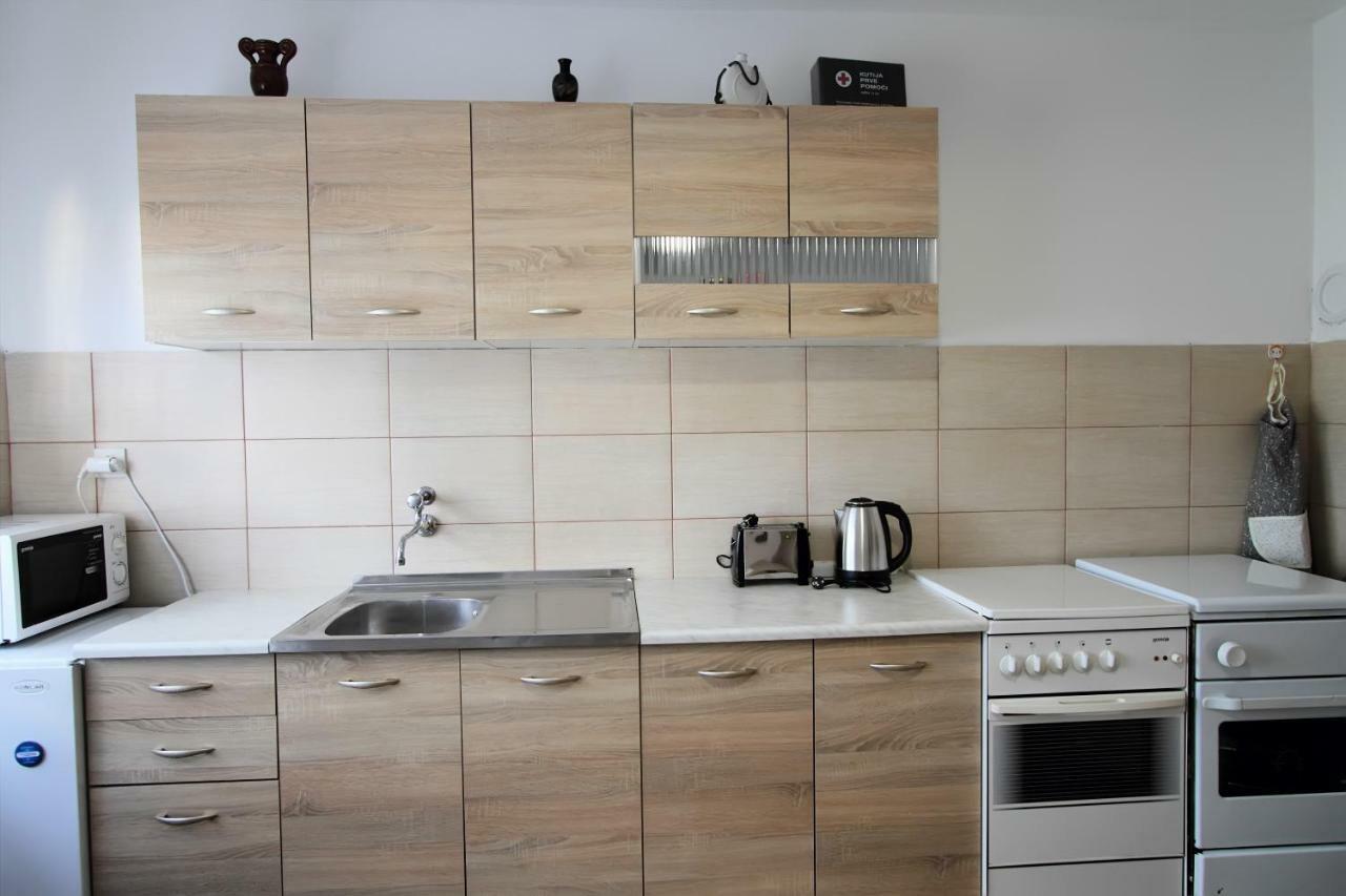 Nikolina I Katarina Apartman Otocsán Kültér fotó
