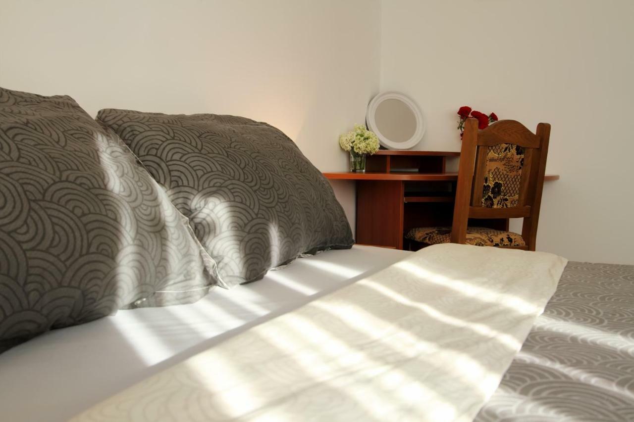 Nikolina I Katarina Apartman Otocsán Kültér fotó