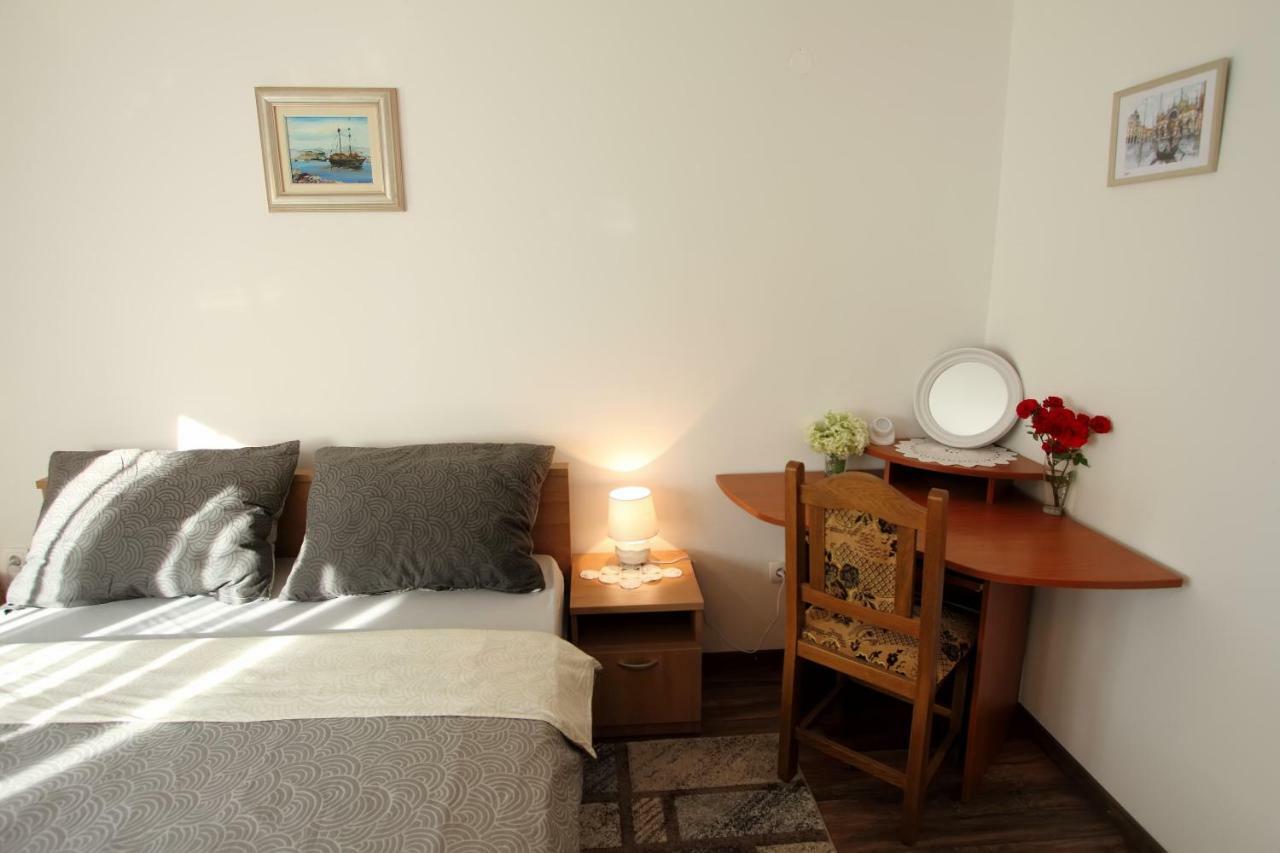 Nikolina I Katarina Apartman Otocsán Kültér fotó