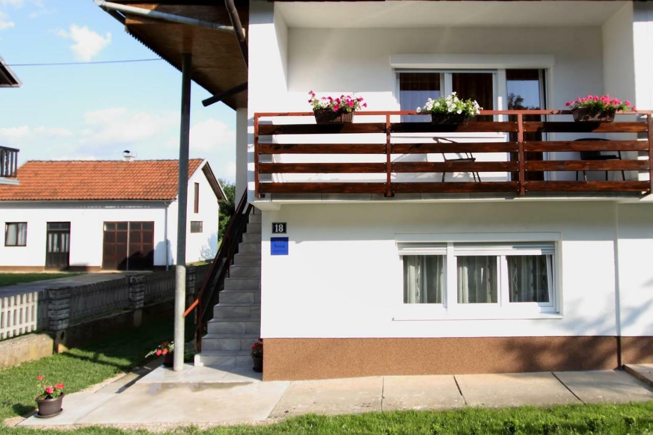 Nikolina I Katarina Apartman Otocsán Kültér fotó