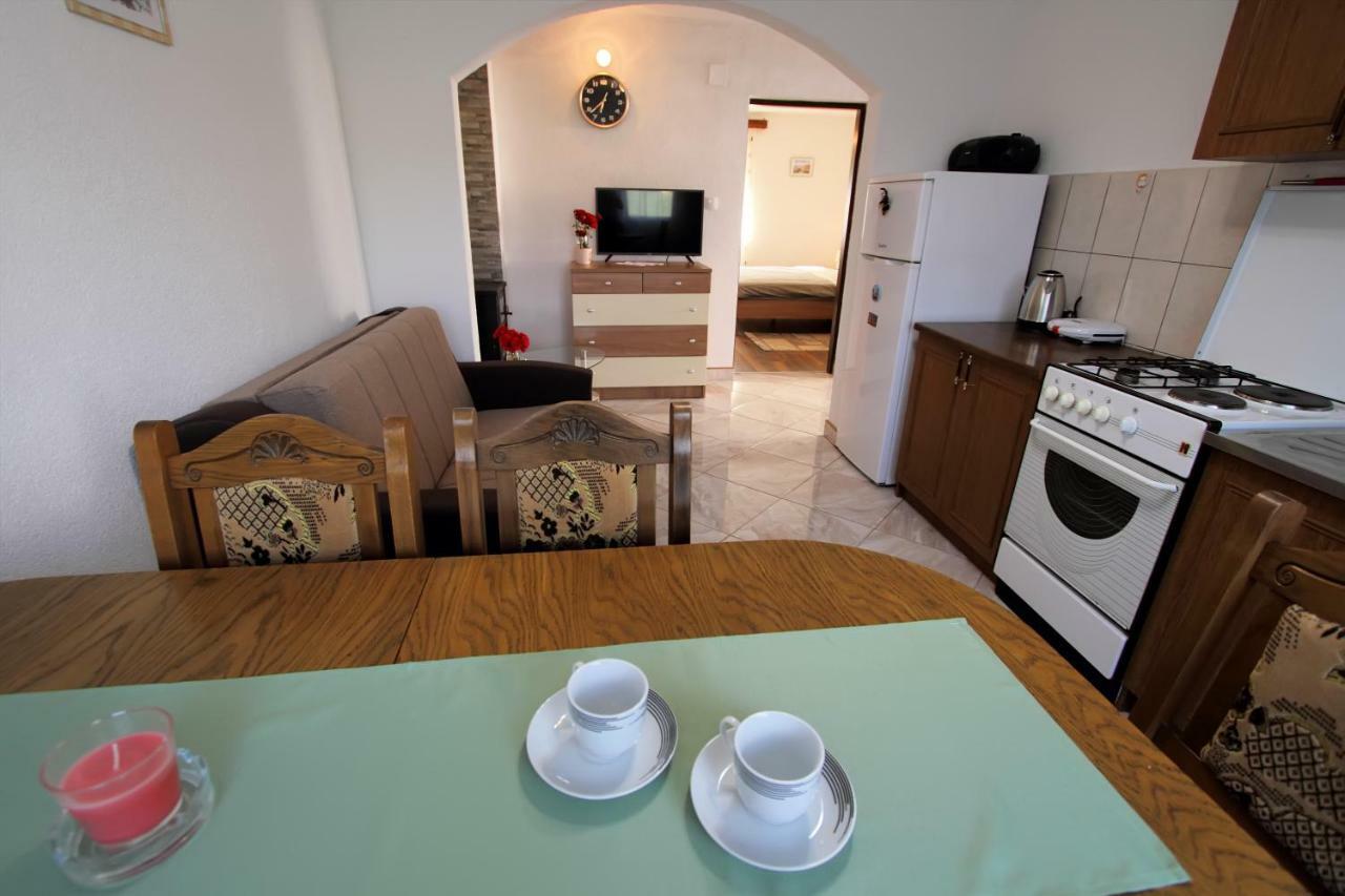 Nikolina I Katarina Apartman Otocsán Kültér fotó